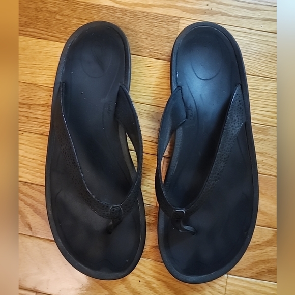 Olukai Sandals - Picture 2 of 9